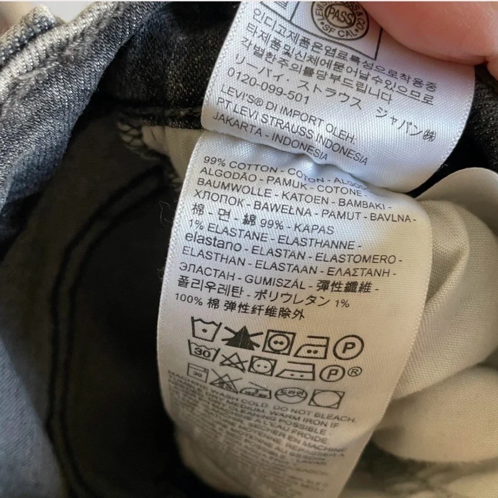 Levi's Women’s Wedgie Straight Faded Black Denim Jeans. W25” x L26”. - Picture 9 of 12